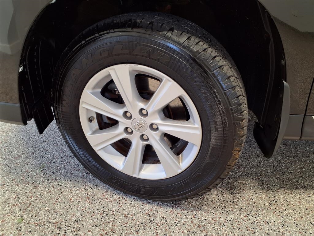 Toyota Highlander 4dr V6 4WD (Natl) 2012