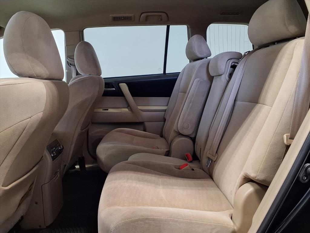 Toyota Highlander 4dr V6 4WD (Natl) 2012