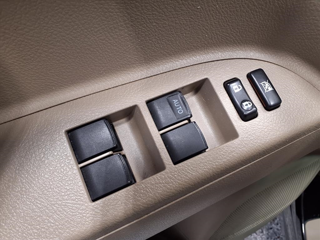 Toyota Highlander 4dr V6 4WD (Natl) 2012