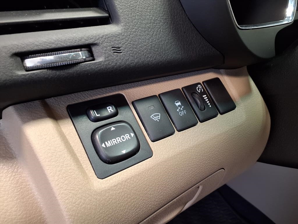 Toyota Highlander 4dr V6 4WD (Natl) 2012