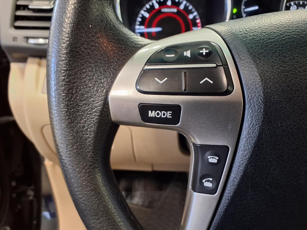 Toyota Highlander 4dr V6 4WD (Natl) 2012