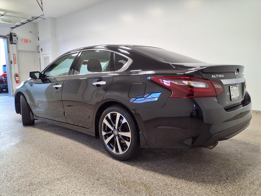 Nissan Altima 2.5 SR Sedan 2017
