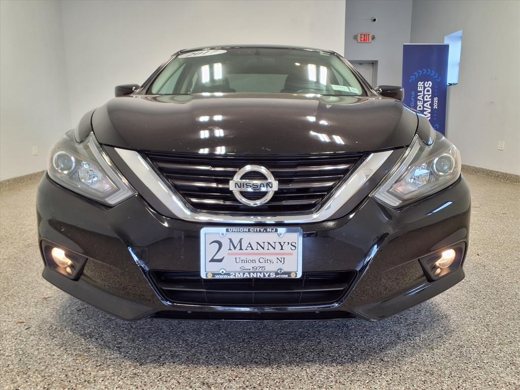 Nissan Altima 2.5 SR Sedan 2017