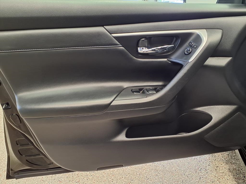 Nissan Altima 2.5 SR Sedan 2017