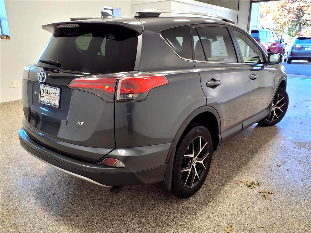 Toyota RAV4 SE AWD (Natl) 2018