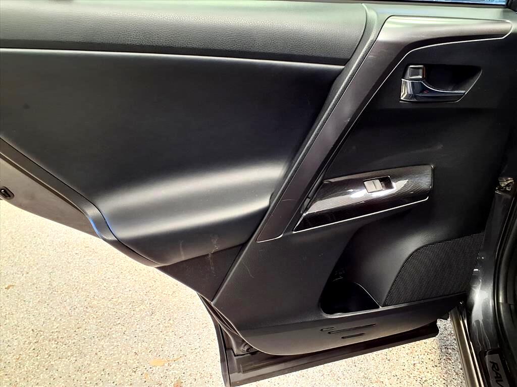 Toyota RAV4 SE AWD (Natl) 2018