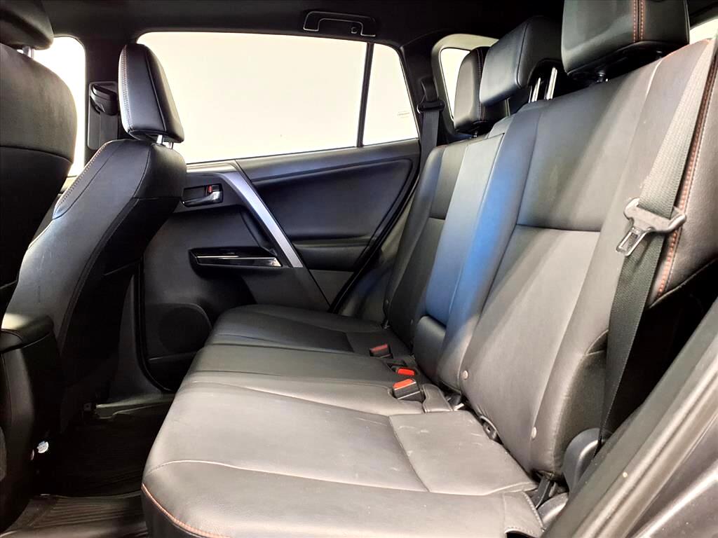 Toyota RAV4 SE AWD (Natl) 2018