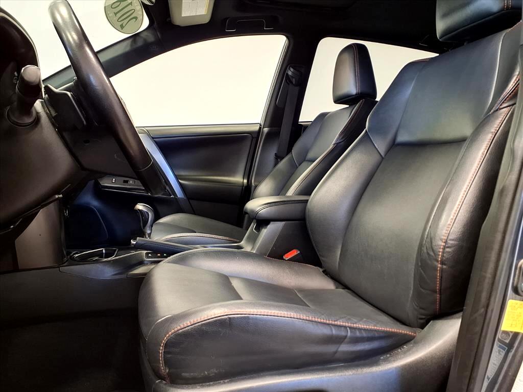 Toyota RAV4 SE AWD (Natl) 2018