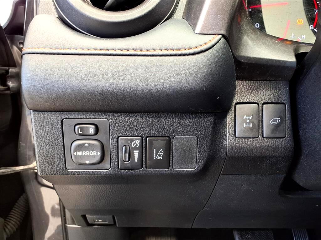 Toyota RAV4 SE AWD (Natl) 2018