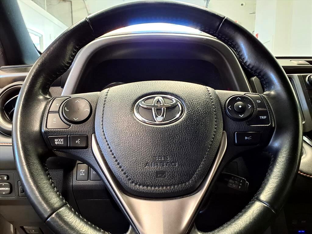 Toyota RAV4 SE AWD (Natl) 2018