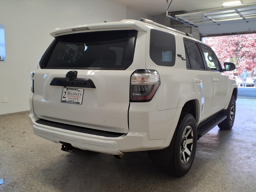Toyota 4Runner SR5 4WD (Natl) 2017