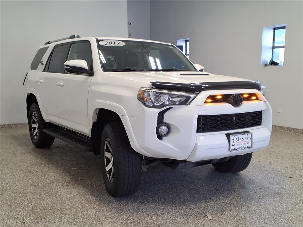 Toyota 4Runner SR5 4WD (Natl) 2017