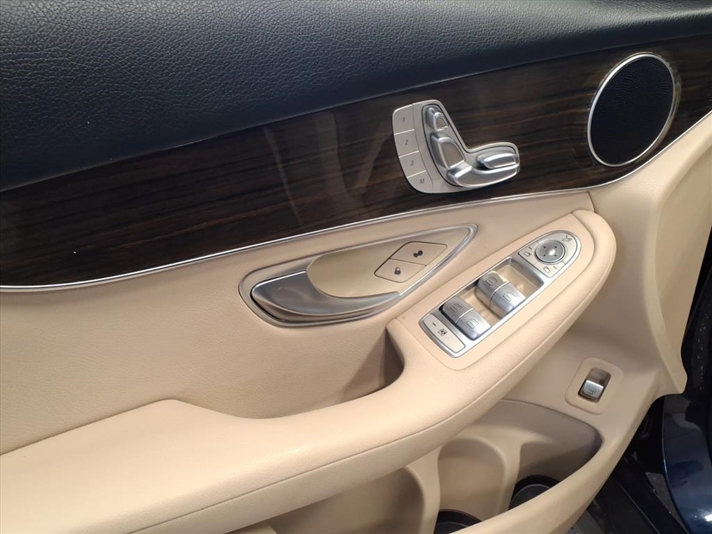 Mercedes-Benz GLC 4MATIC 4dr GLC 300 2016