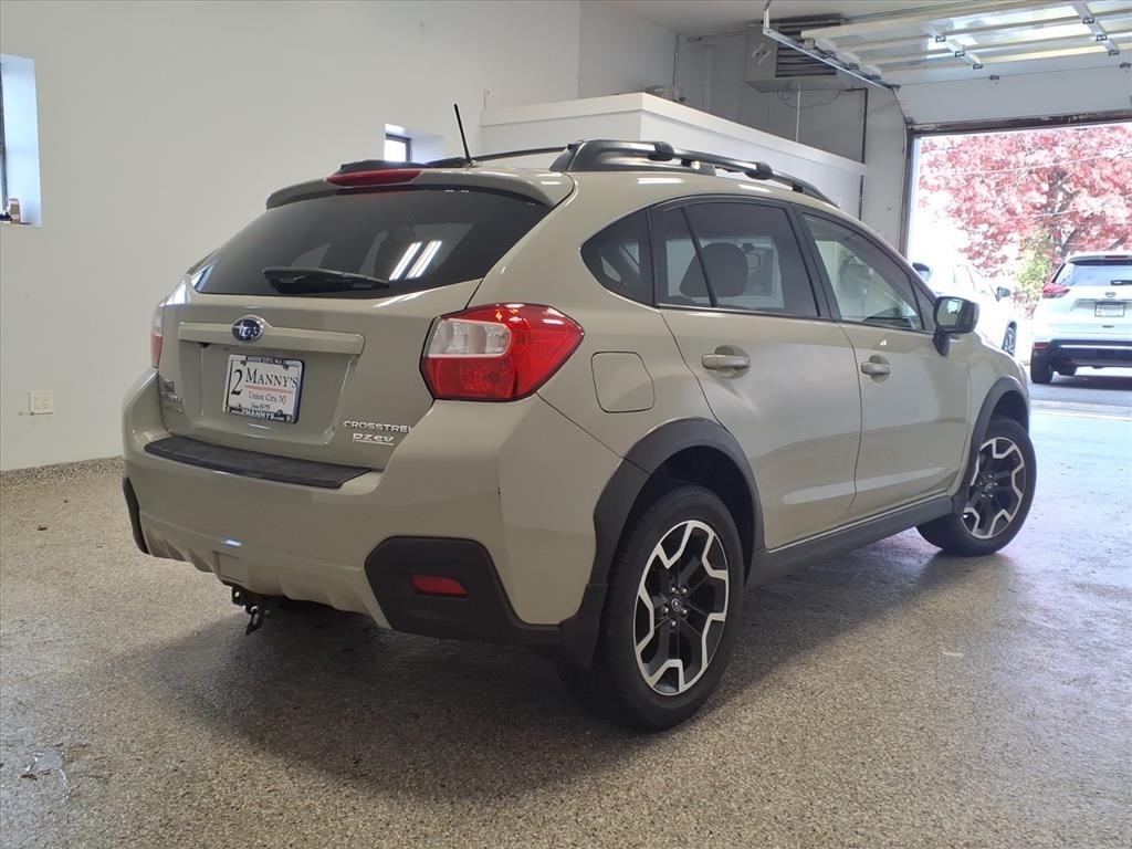 2016 Subaru Crosstrek 2.0i Premium photo 3