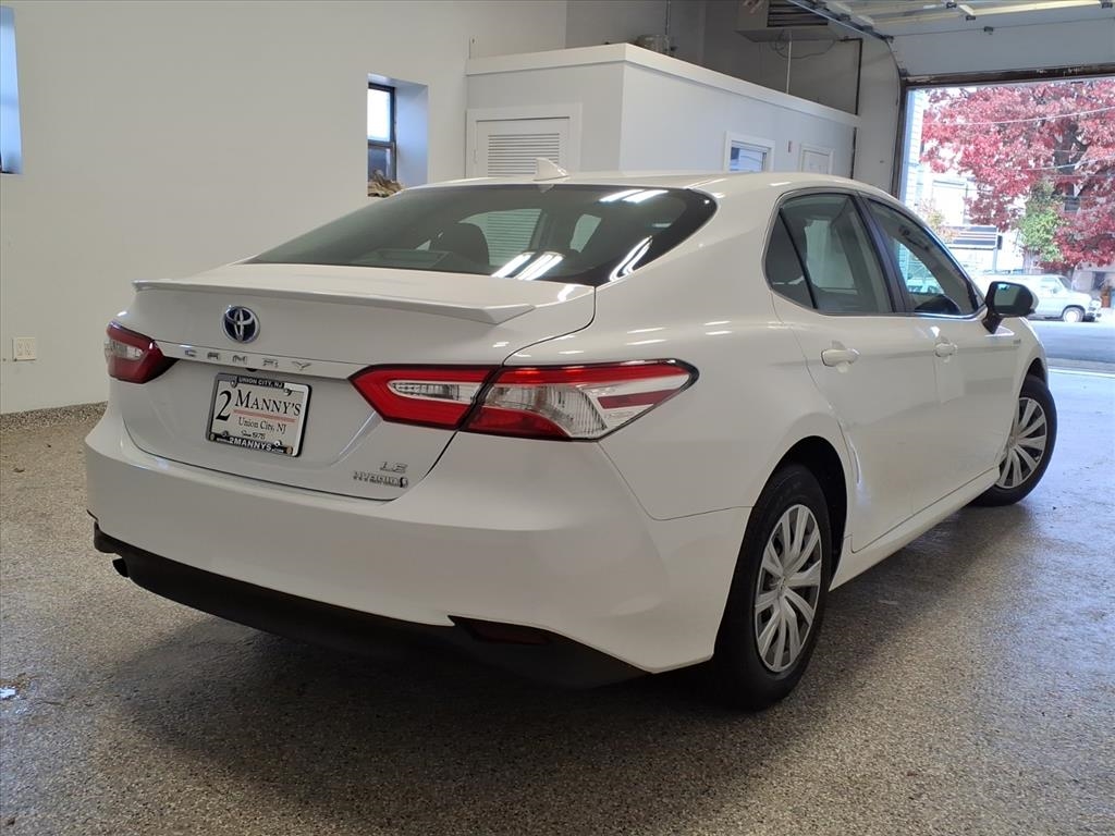 2020 Toyota Camry Hybrid LE photo 4