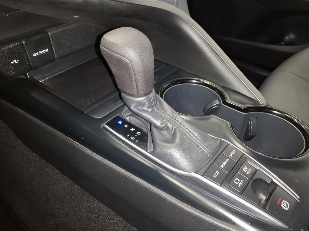 Toyota Camry Hybrid LE CVT (Natl) 2020