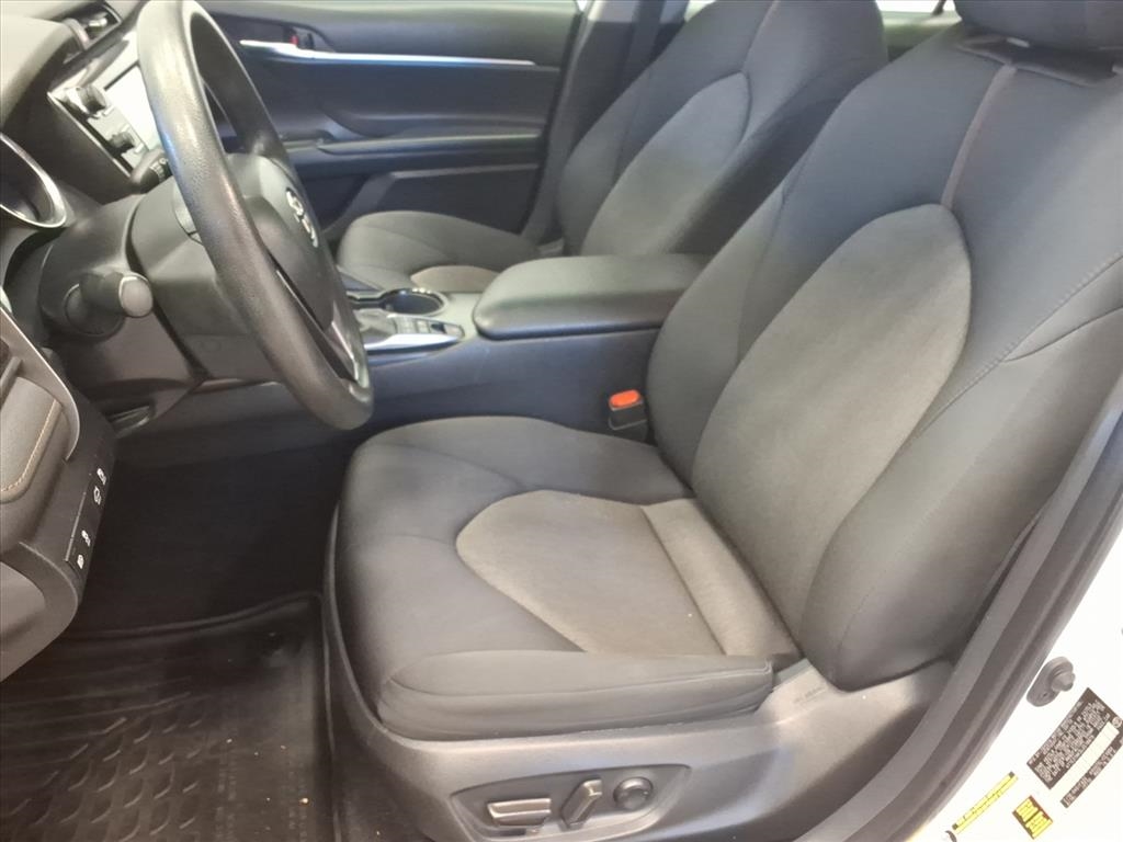 Toyota Camry Hybrid LE CVT (Natl) 2020