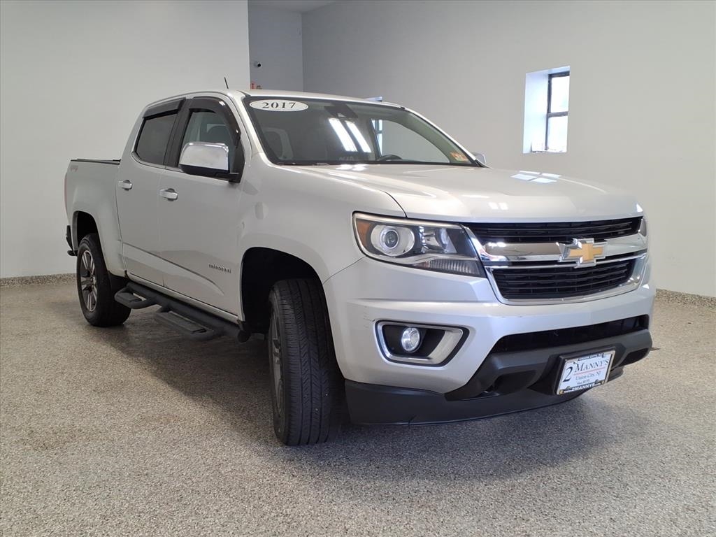 2017 Chevrolet Colorado LT photo 2