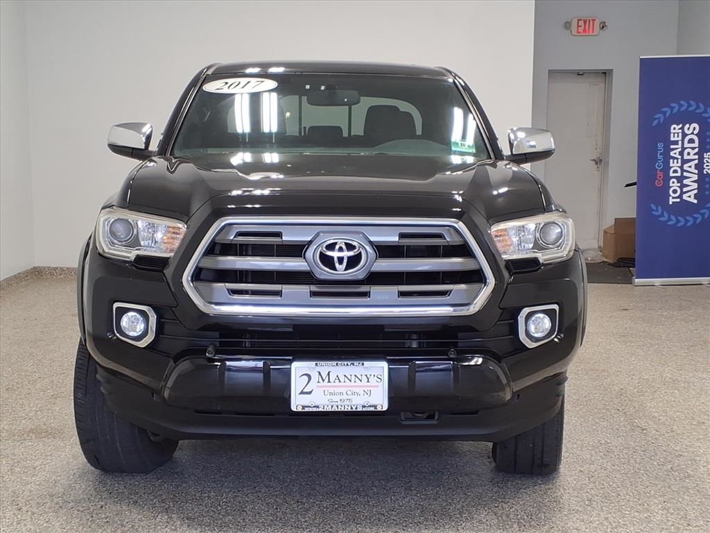 2017 Toyota Tacoma Limited Double Cab V6 4x4 photo 2