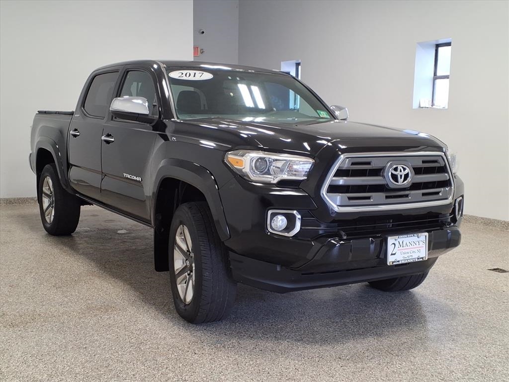 2017 Toyota Tacoma Limited Double Cab V6 4x4 photo 3