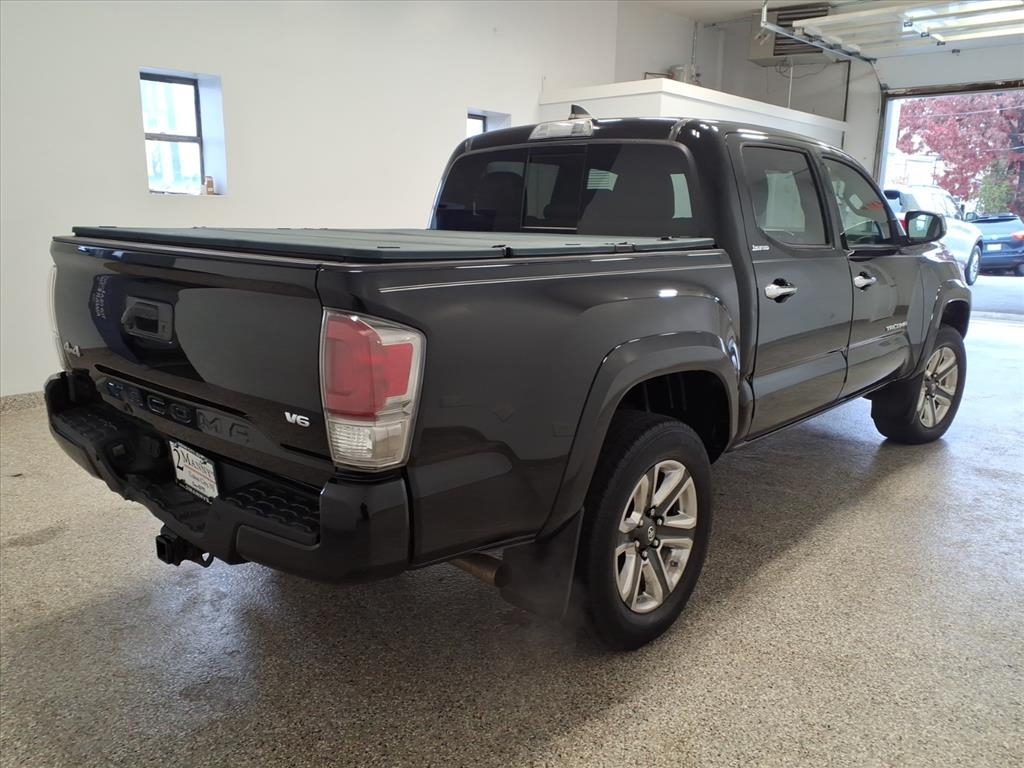 Toyota Tacoma Limited Double Cab 5' Bed V6 4x4 AT (Natl) 2017