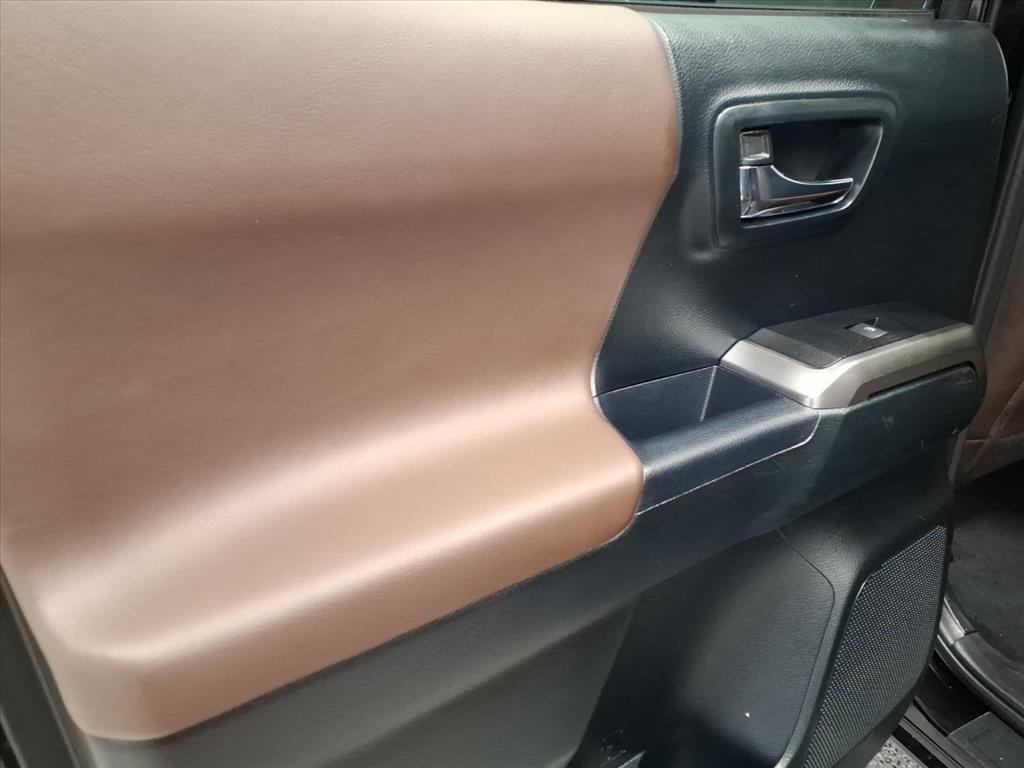 Toyota Tacoma Limited Double Cab 5' Bed V6 4x4 AT (Natl) 2017