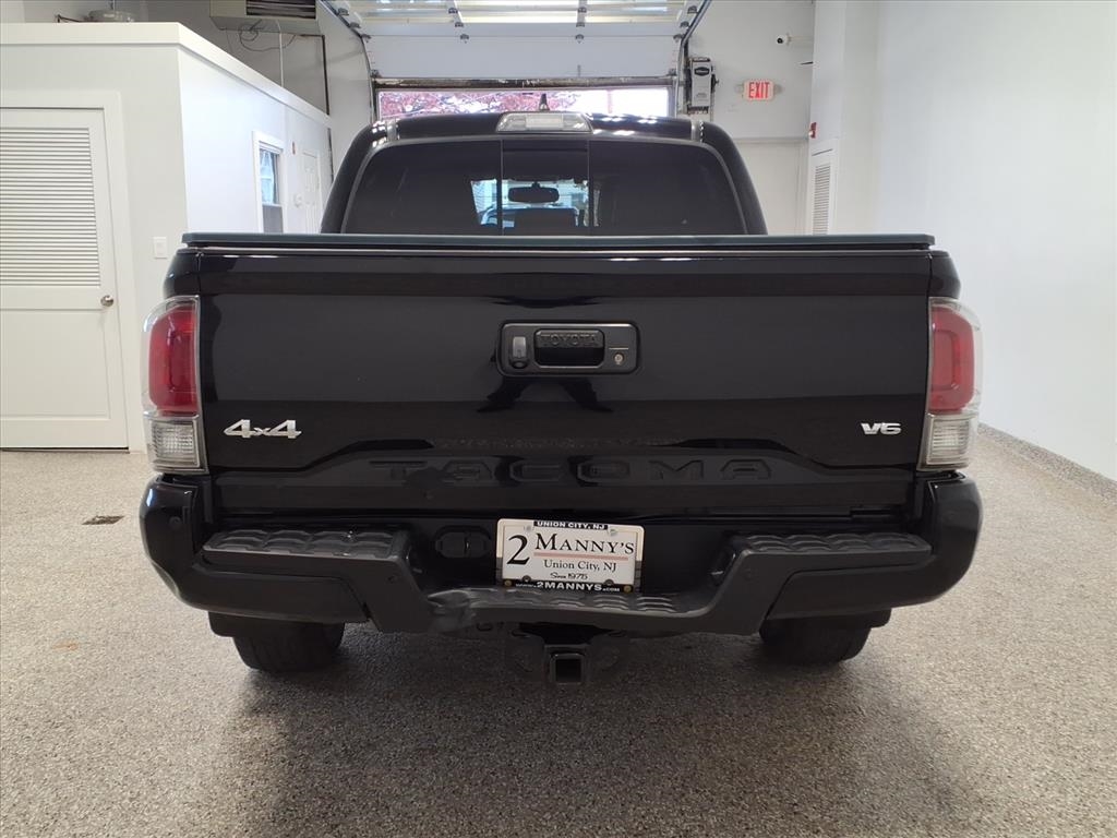 Toyota Tacoma Limited Double Cab 5' Bed V6 4x4 AT (Natl) 2017