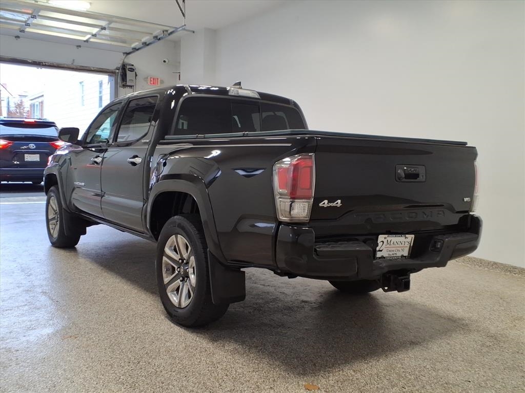 Toyota Tacoma Limited Double Cab 5' Bed V6 4x4 AT (Natl) 2017