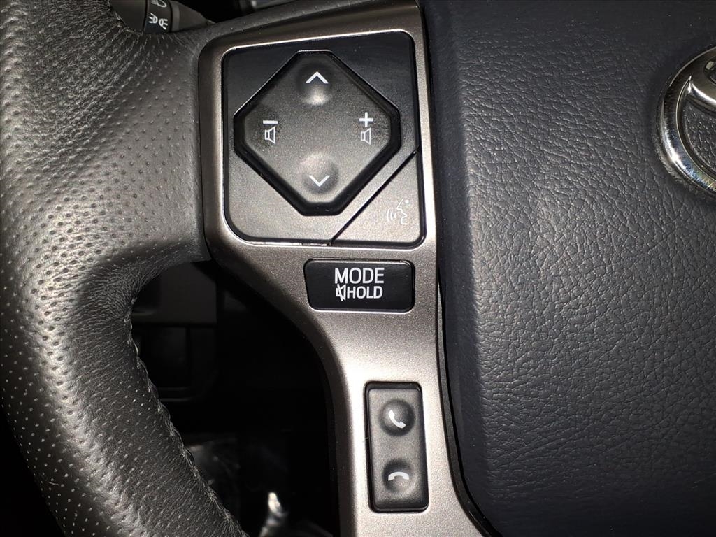 Toyota Tacoma Limited Double Cab 5' Bed V6 4x4 AT (Natl) 2017