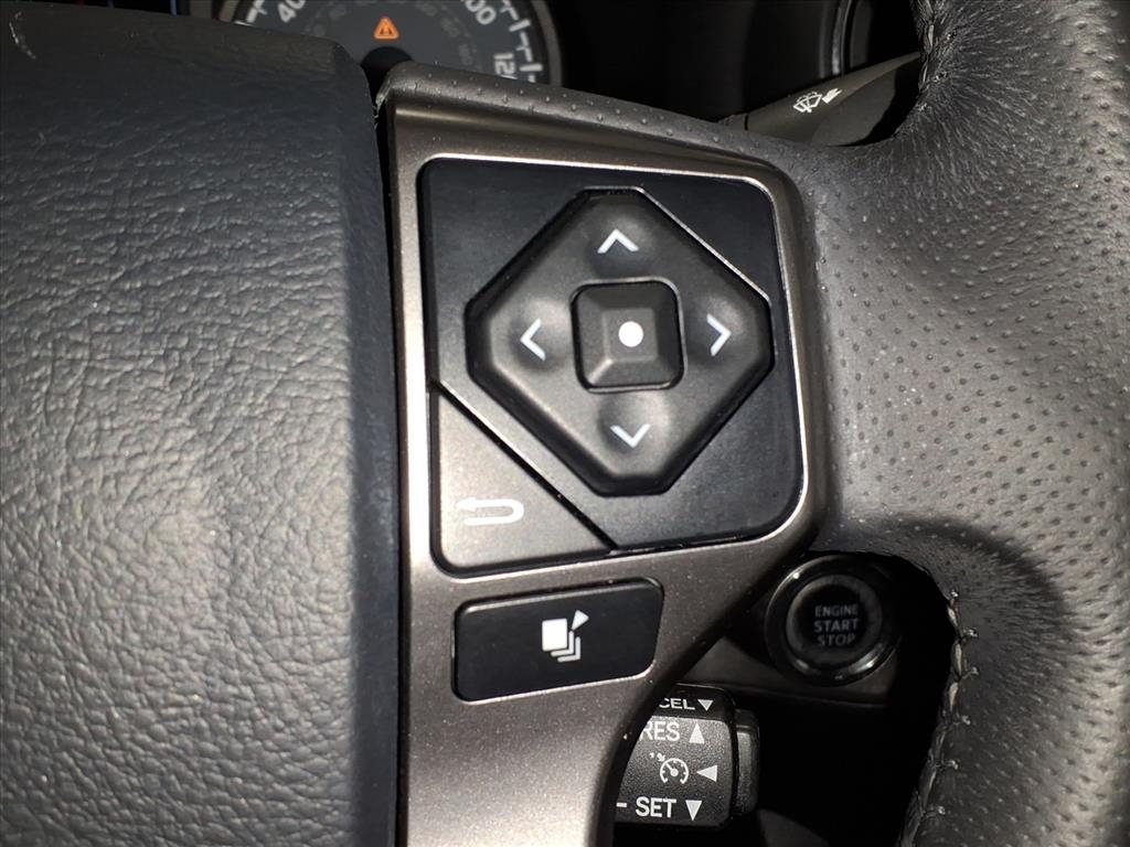 Toyota Tacoma Limited Double Cab 5' Bed V6 4x4 AT (Natl) 2017