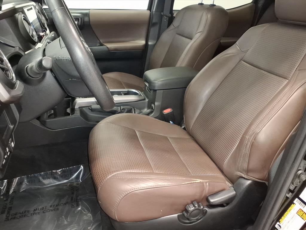 Toyota Tacoma Limited Double Cab 5' Bed V6 4x4 AT (Natl) 2017