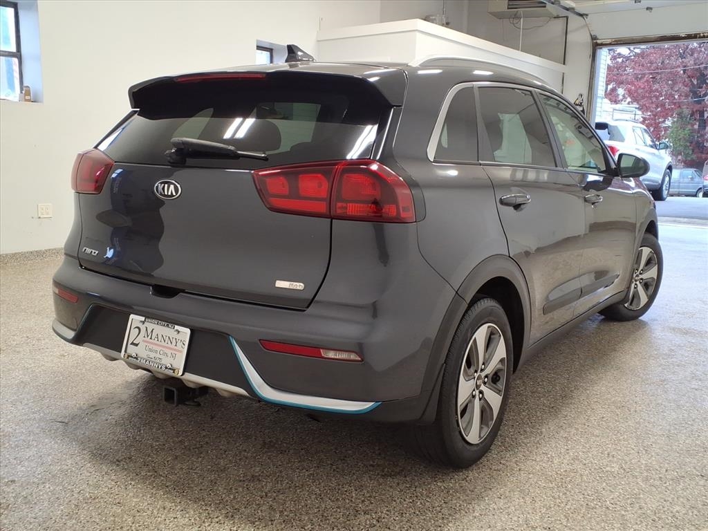 2018 Kia Niro Plug-In Hybrid LX photo 3