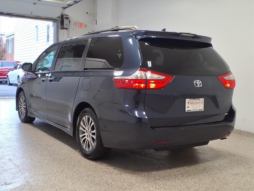 Toyota Sienna XLE Auto Access Seat FWD 7-Passenger (Natl) 2019