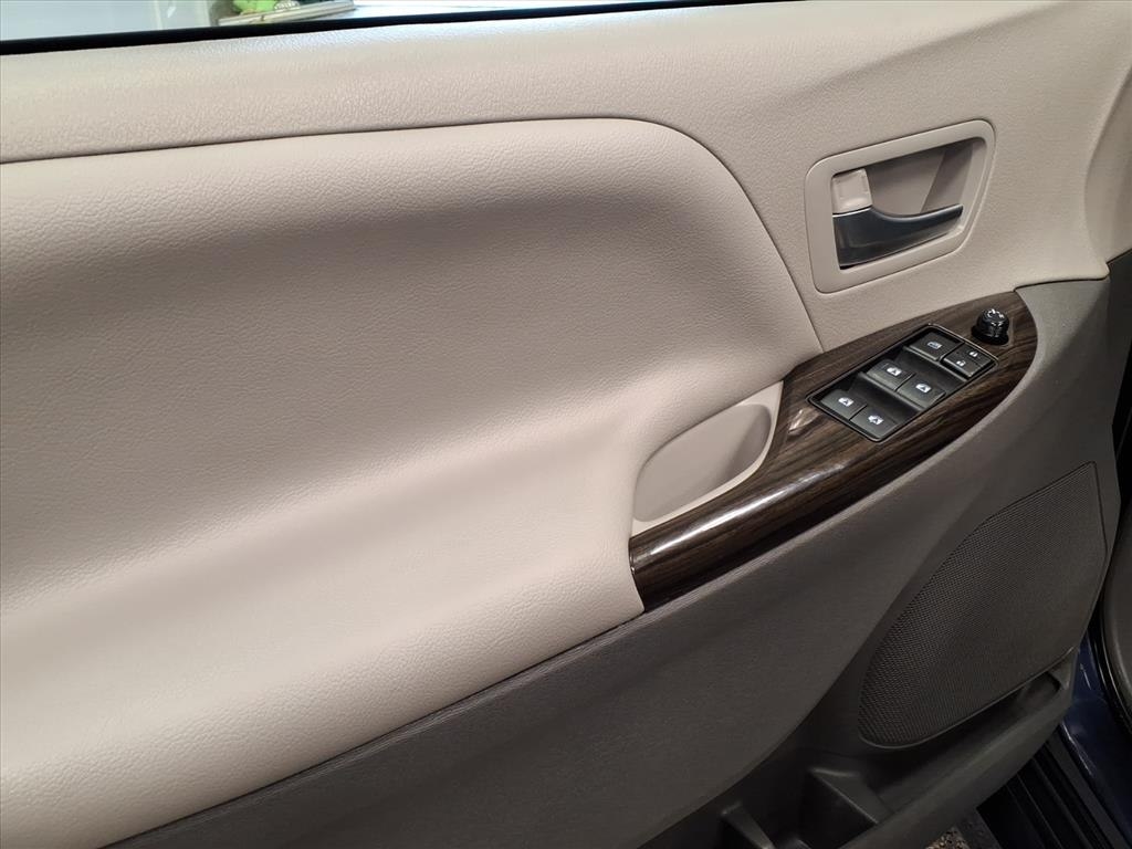 Toyota Sienna XLE Auto Access Seat FWD 7-Passenger (Natl) 2019