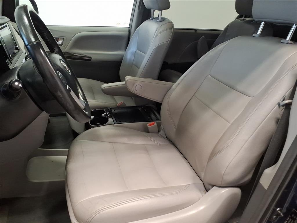 Toyota Sienna XLE Auto Access Seat FWD 7-Passenger (Natl) 2019