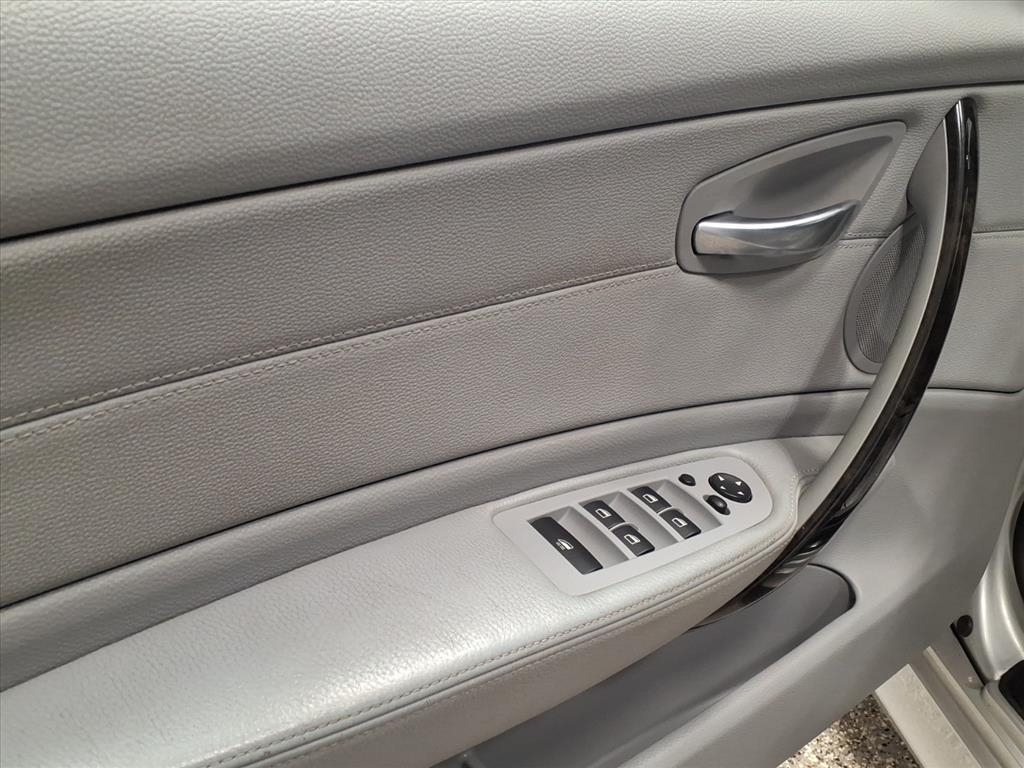 BMW 1 Series 2dr Conv 128i SULEV 2011