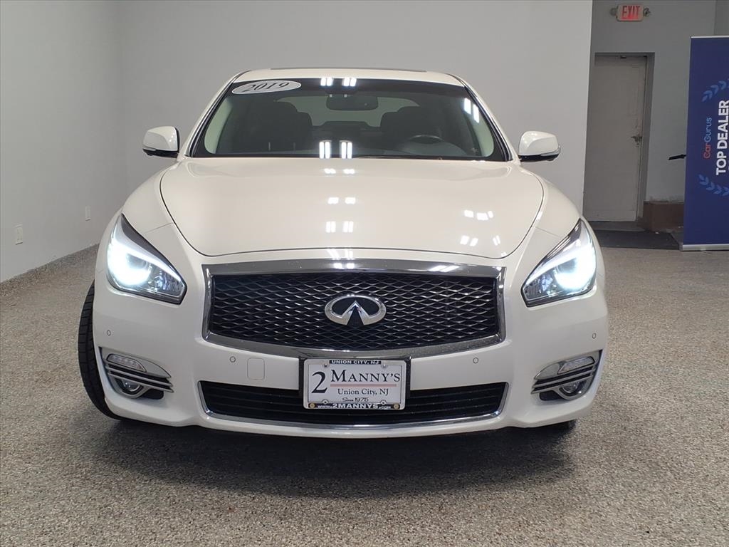 Infiniti Q70 3.7 LUXE AWD 2019
