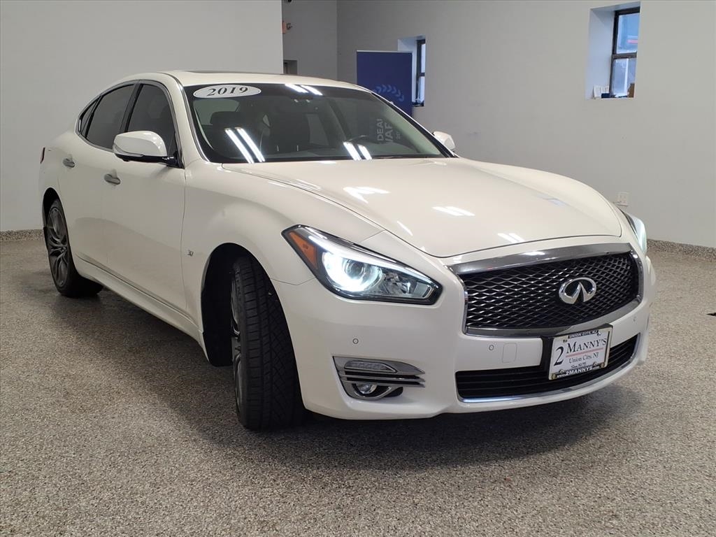 Infiniti Q70 3.7 LUXE AWD 2019