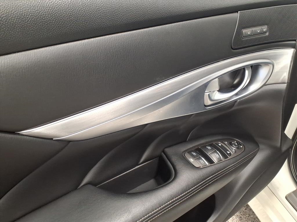 Infiniti Q70 3.7 LUXE AWD 2019