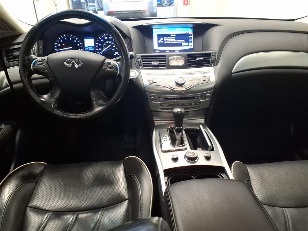 Infiniti Q70 3.7 LUXE AWD 2019