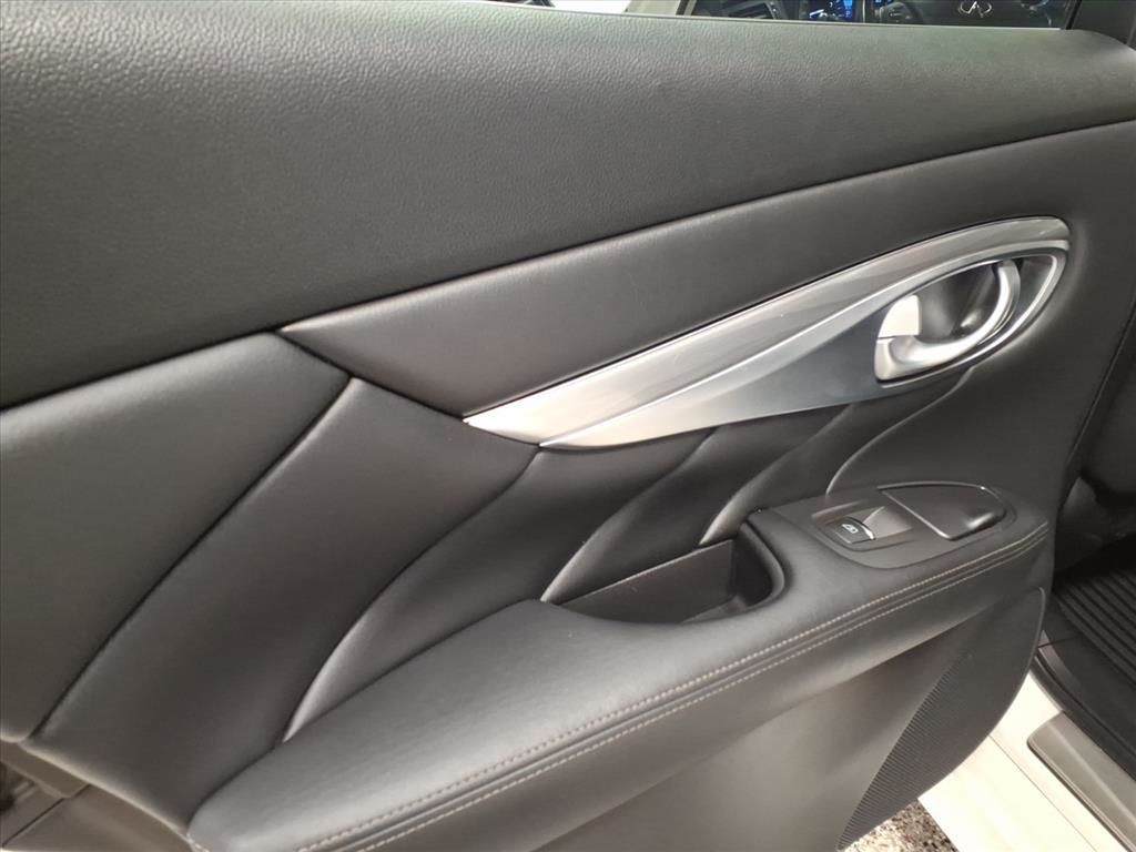 Infiniti Q70 3.7 LUXE AWD 2019