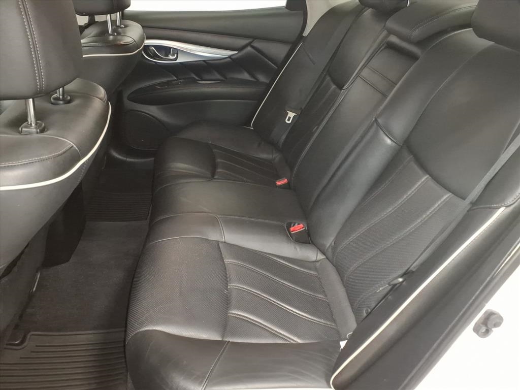 Infiniti Q70 3.7 LUXE AWD 2019