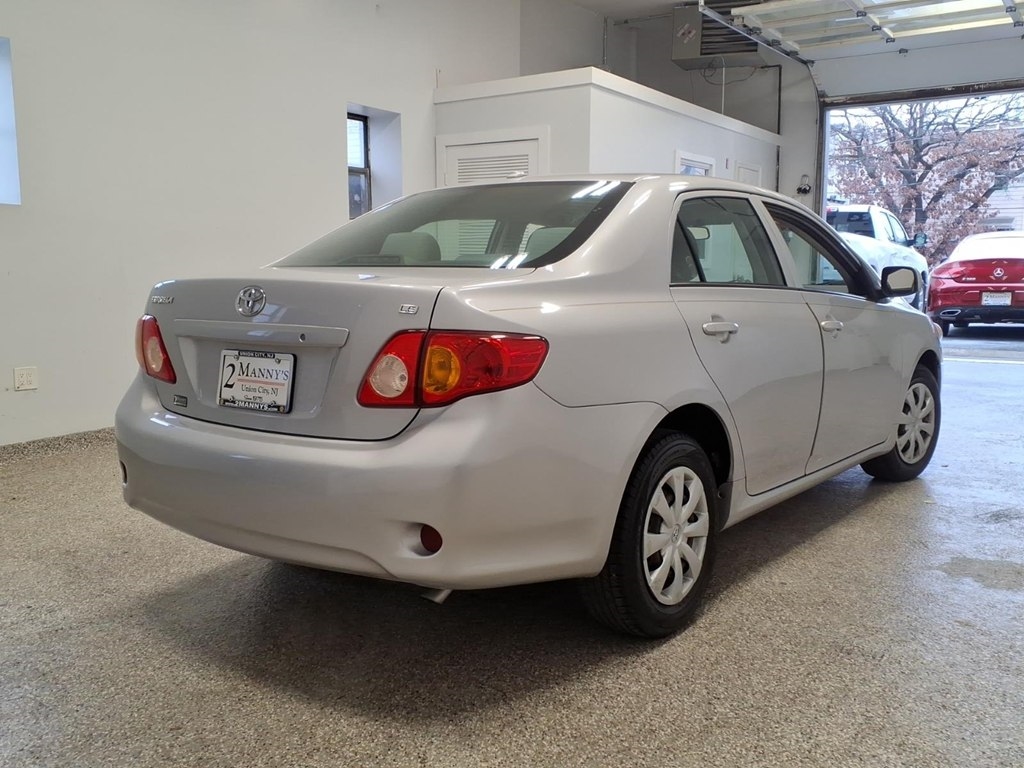 Toyota Corolla 4dr Sdn LE Auto 2010