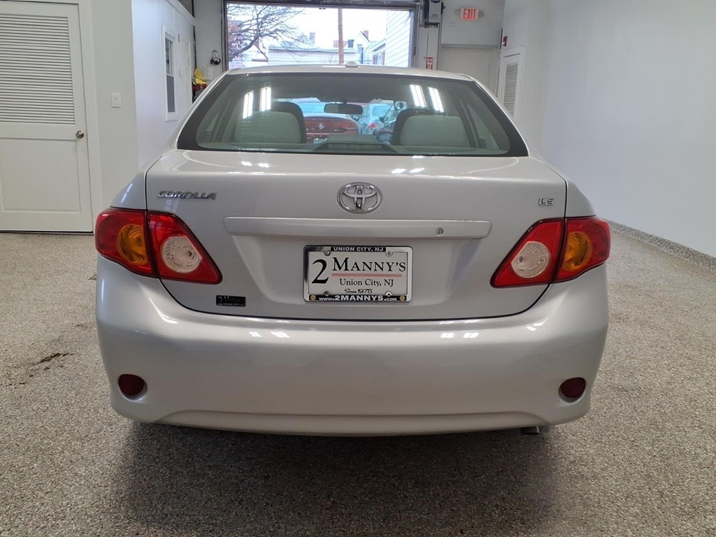 Toyota Corolla 4dr Sdn LE Auto 2010