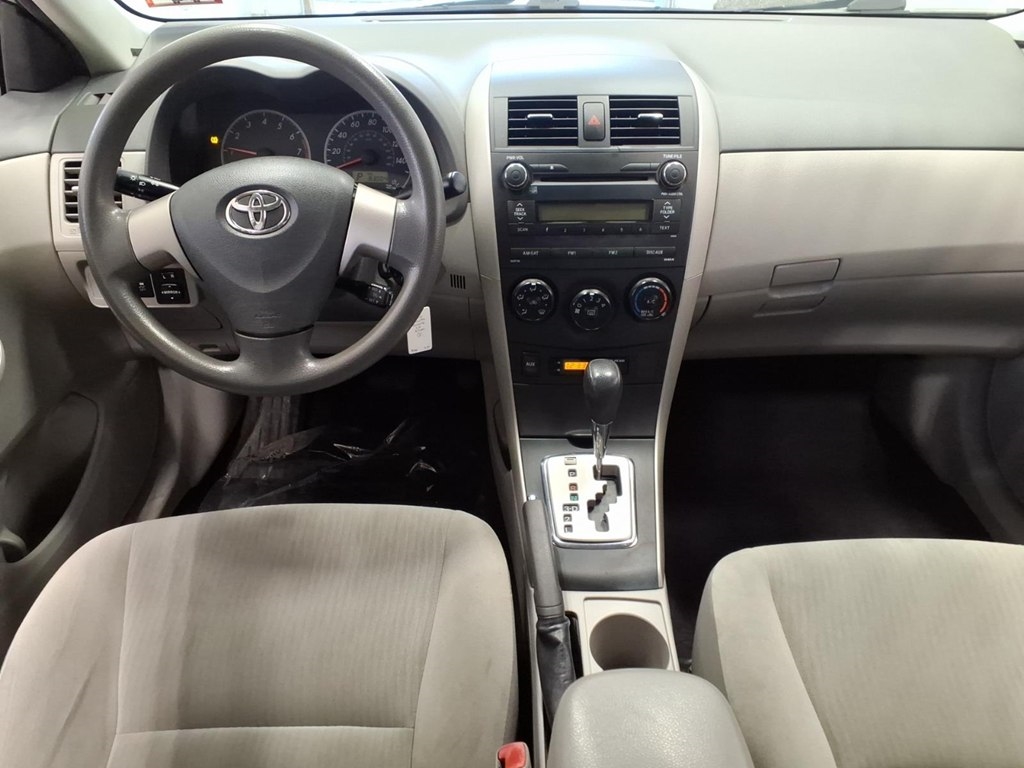 Toyota Corolla 4dr Sdn LE Auto 2010