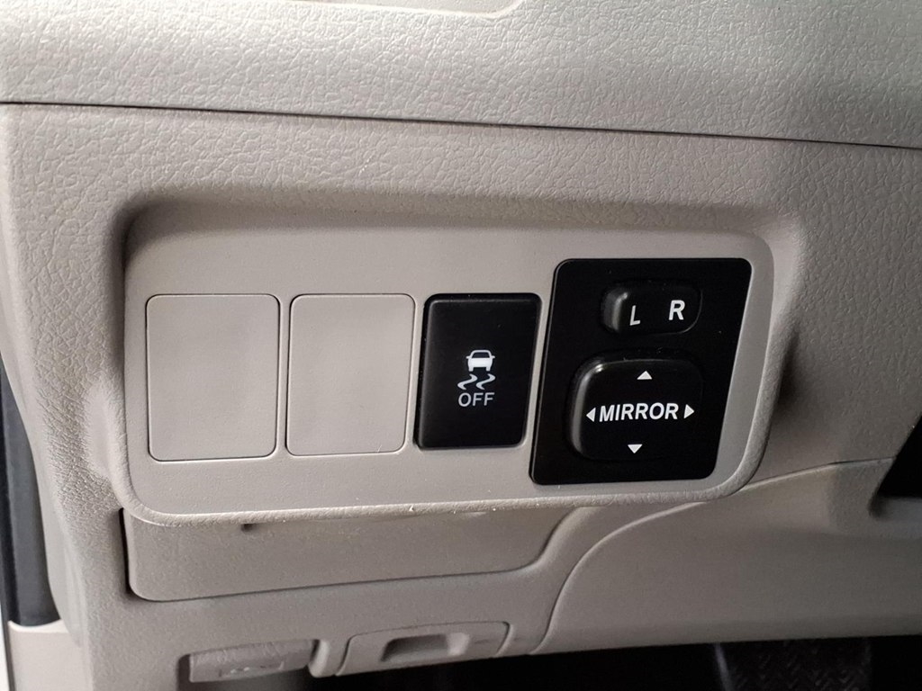 Toyota Corolla 4dr Sdn LE Auto 2010