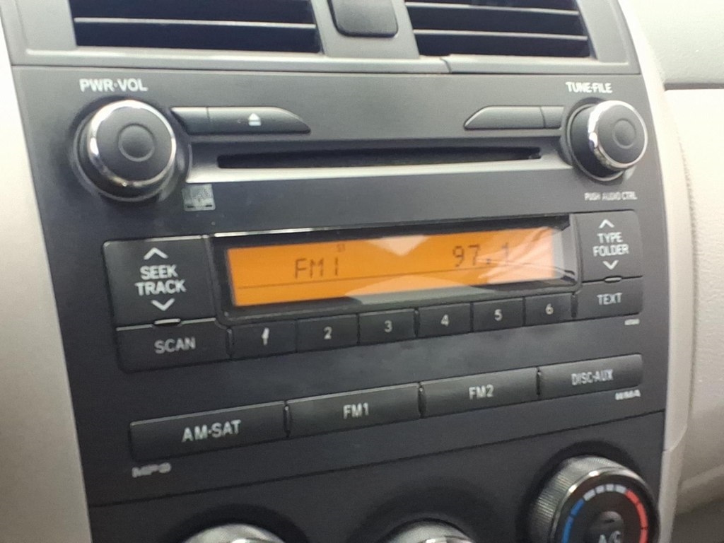 Toyota Corolla 4dr Sdn LE Auto 2010