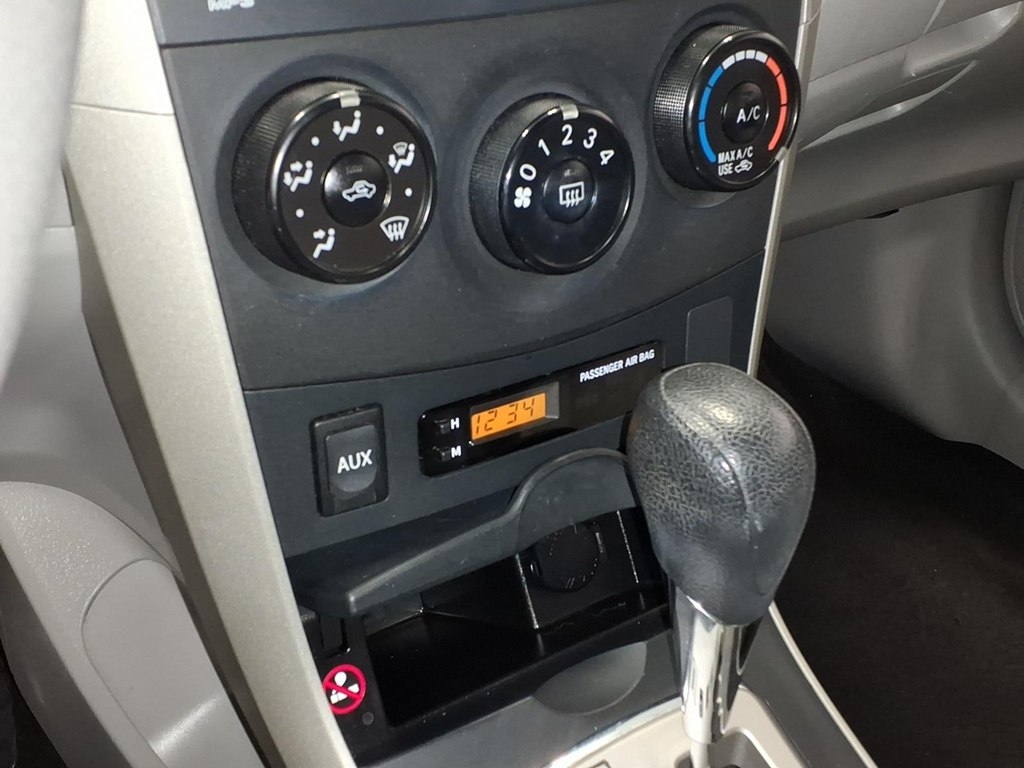 Toyota Corolla 4dr Sdn LE Auto 2010