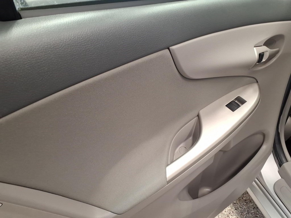 Toyota Corolla 4dr Sdn LE Auto 2010