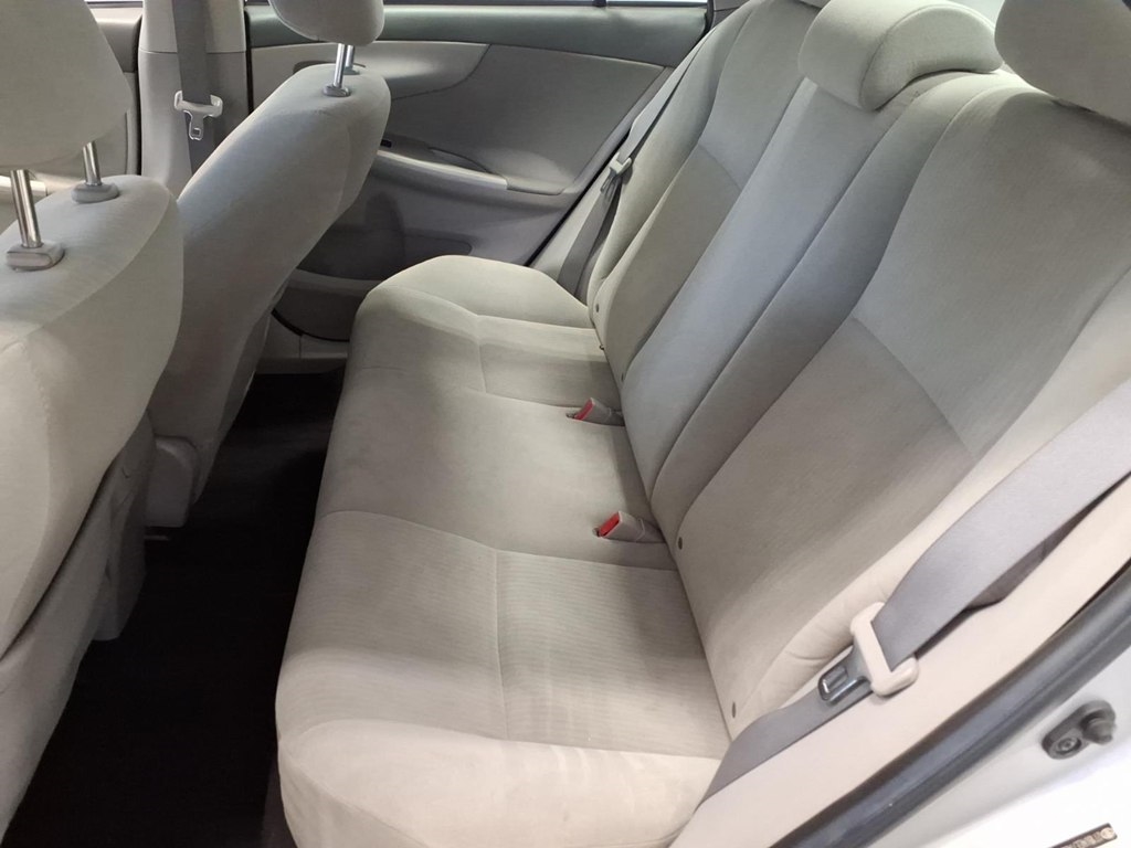 Toyota Corolla 4dr Sdn LE Auto 2010